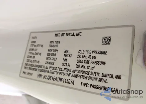 2022 Tesla Model 3 Rear-Wheel Drive z USA, uszkodzony, nr VIN 5YJ3E1EA1NF115074